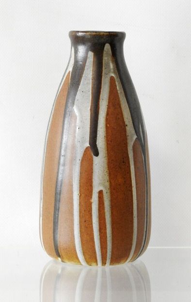 DOTTED 
Stoneware flared-neck vase with three...
