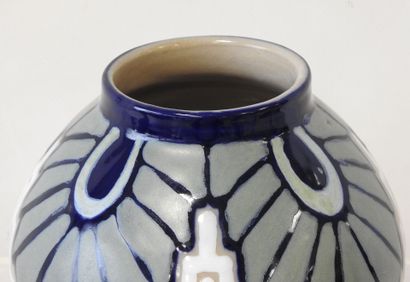 Atelier Roger François (1933-1999) Malicorne
Glazed...