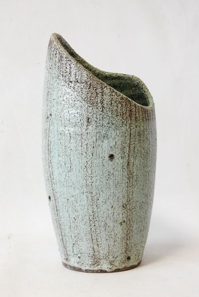 ACCOLAY in Yonne
Brown and turquoise-glazed...