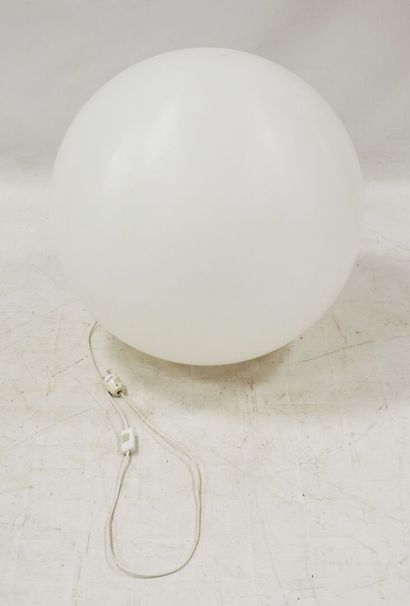 Work from the 80s
Large spherical table lamp,...