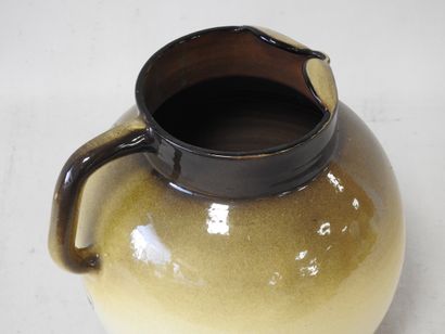Work from the 50's
Earthenware ball-shaped...