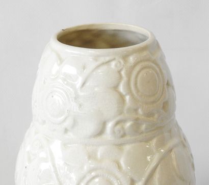 SAINT-CLÉMENT
Large cracked earthenware vase...