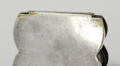 Line VAUTRIN (1913-1997)
Poudrier.
Silver-plated...