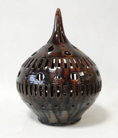 Agnès ESCALA in the taste of
Bulb-shaped...