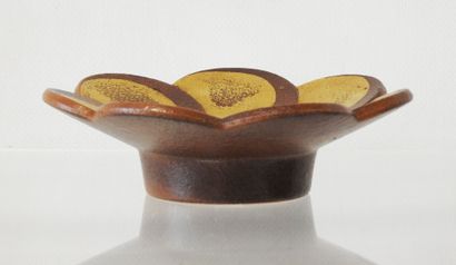 Lisa LARSON (1931-2024)
Circular photophore...