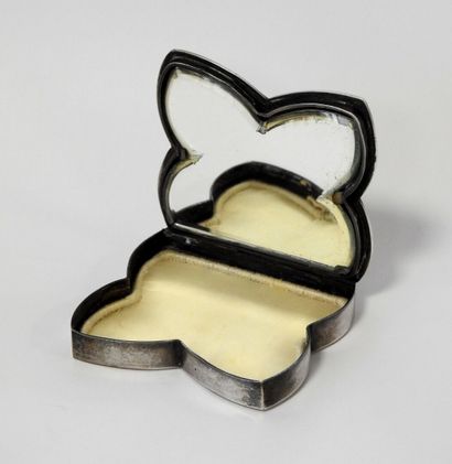 Line VAUTRIN (1913-1997)
Poudrier.
Silver-plated...