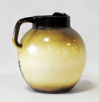 Work from the 50's
Earthenware ball-shaped...
