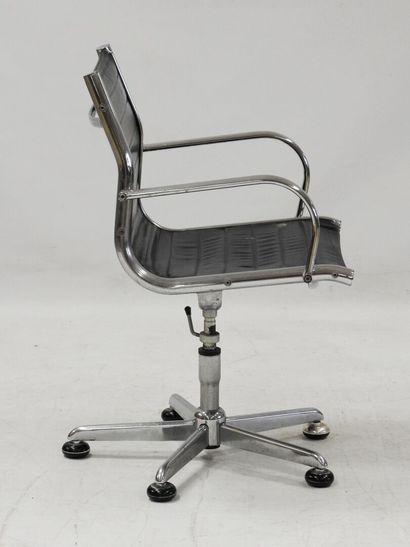Work from the 70s
Swivel office chair, chromed...