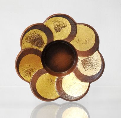 Lisa LARSON (1931-2024)
Circular photophore...