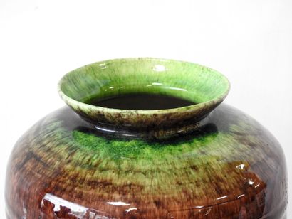 ACCOLAY in Yonne
Earthenware shoulder vase...
