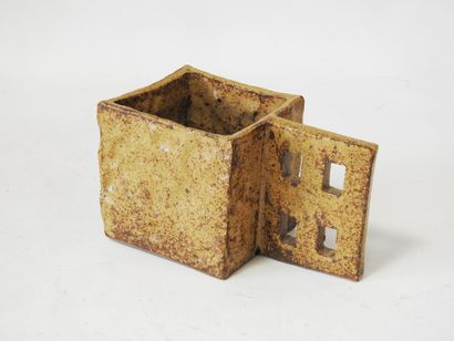 Modern work
Four-sided openwork handle vase...