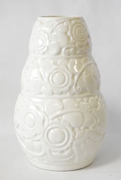 SAINT-CLÉMENT
Large cracked earthenware vase...