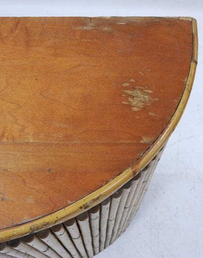 Work from the '50s
Half-moon-shaped bamboo...