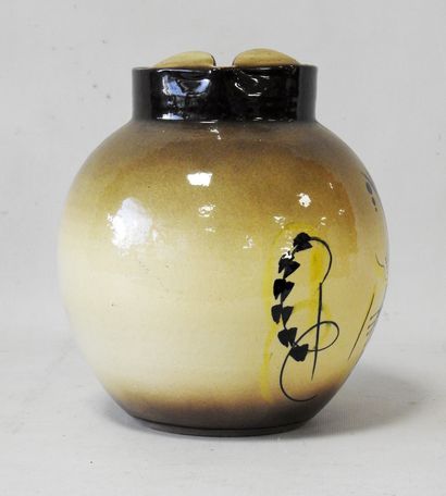 Work from the 50's
Earthenware ball-shaped...