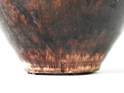 ACCOLAY in Yonne
Earthenware shoulder vase...