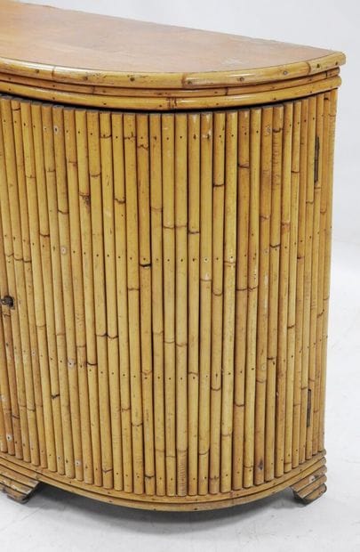Work from the '50s
Half-moon-shaped bamboo...