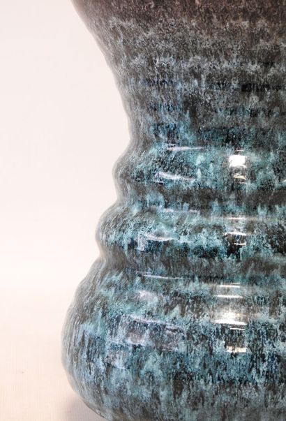 ACCOLAY - Yonne
Earthenware vase with flared...