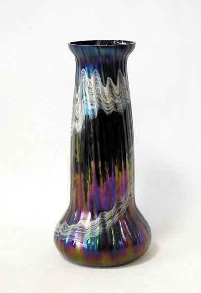 KRALIK Glasfabrik attributed to
Bulbous vase...