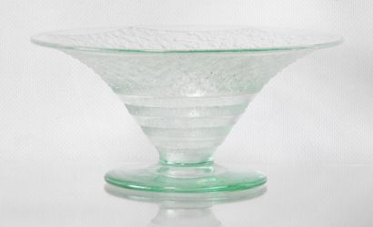 DAUM - Nancy France
Green-tinted glass cone-shaped...