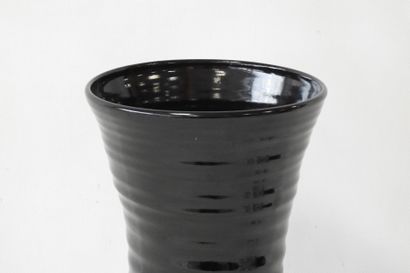 ACCOLAY - Yonne
Vase with deep black flared...