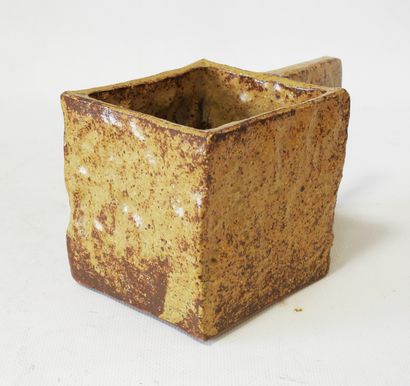 Modern work
Four-sided openwork handle vase...