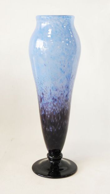 DEGUÉ (David GUERON 1892-1950)
Vase with...