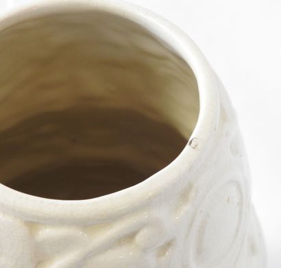 SAINT-CLÉMENT
Large cracked earthenware vase...