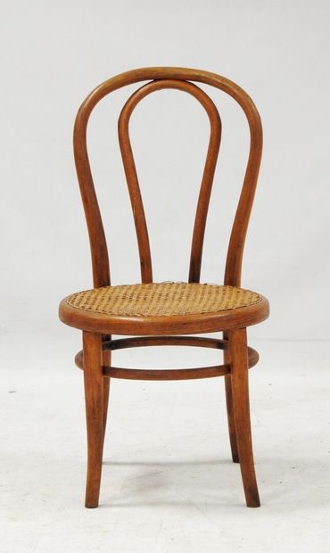 HORGEN - GLARUS
Child's chair in varnished...