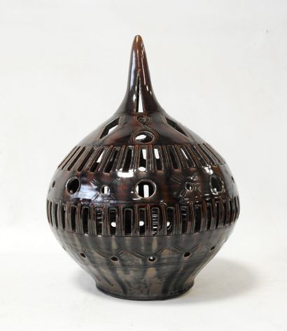 Agnès ESCALA in the taste of
Bulb-shaped...