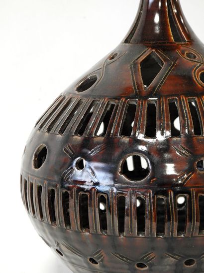 Agnès ESCALA in the taste of
Bulb-shaped...