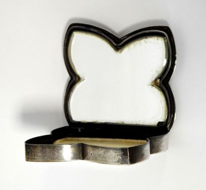 Line VAUTRIN (1913-1997)
Poudrier.
Silver-plated...