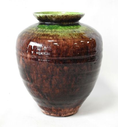 ACCOLAY in Yonne
Earthenware shoulder vase...