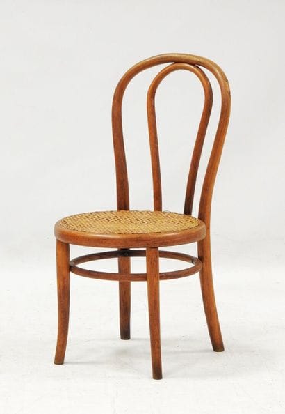 HORGEN - GLARUS
Child's chair in varnished...