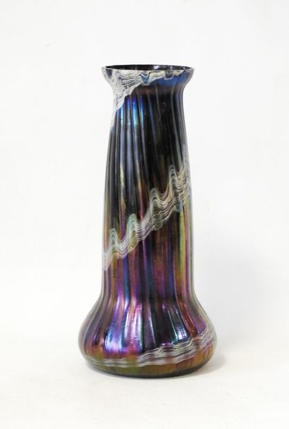 KRALIK Glasfabrik attributed to
Bulbous vase...