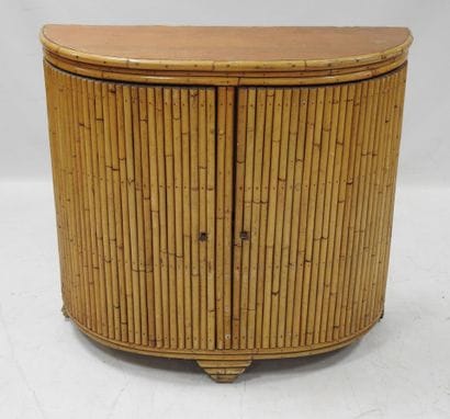 Work from the '50s
Half-moon-shaped bamboo...