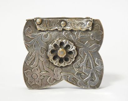 Line VAUTRIN (1913-1997)
Poudrier.
Silver-plated...