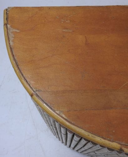 Work from the '50s
Half-moon-shaped bamboo...