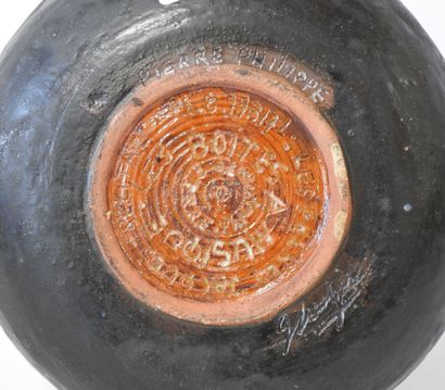Work from the 70's
Curious circular earthenware...
