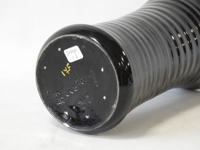 ACCOLAY - Yonne
Vase with deep black flared...
