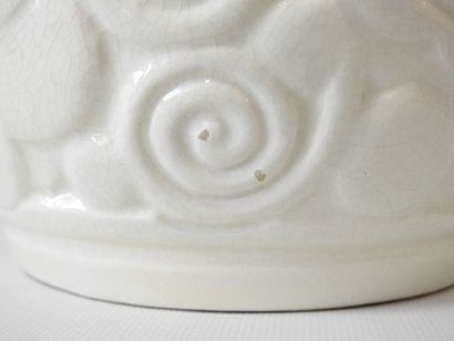 SAINT-CLÉMENT
Large cracked earthenware vase...