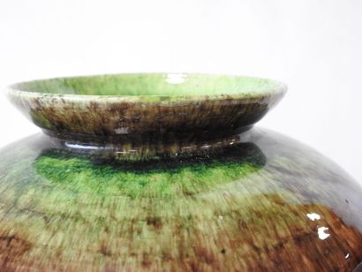 ACCOLAY in Yonne
Earthenware shoulder vase...