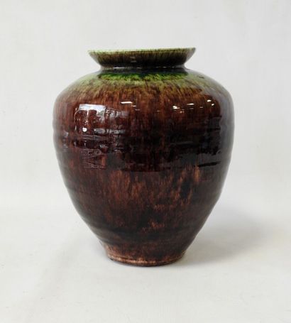 ACCOLAY in Yonne
Earthenware shoulder vase...