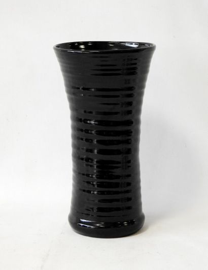 ACCOLAY - Yonne
Vase with deep black flared...
