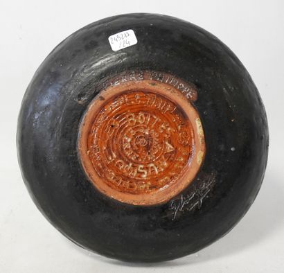 Work from the 70's
Curious circular earthenware...