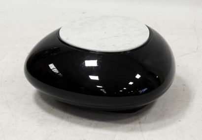 Modern work
Pebble-shaped coffee table in...