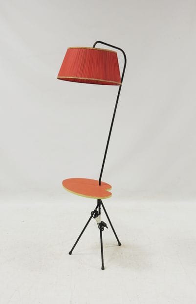 Work from the 50s
Tripod floor lamp in black...