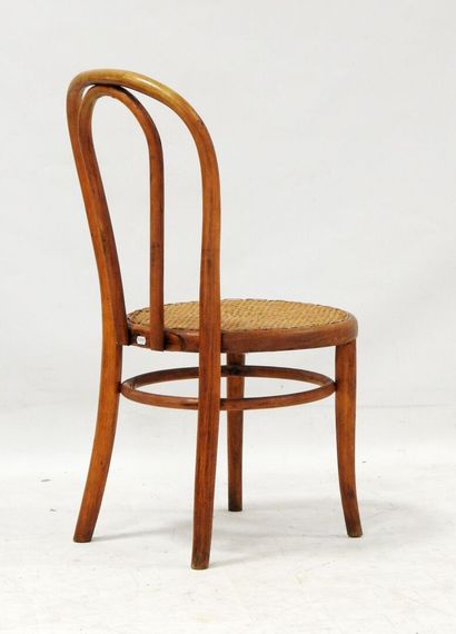 HORGEN - GLARUS
Child's chair in varnished...