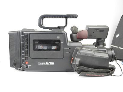 2 CAMERAS: CHINON 672 Autozoom Super 8. In...