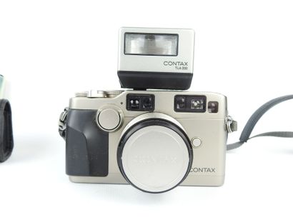 CONTAX G2 no. 001038 with TLA200 flash, Carl...