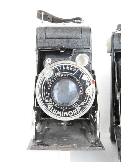 6 BLOW PHOTO CAMERAS including 2 KINAX II...